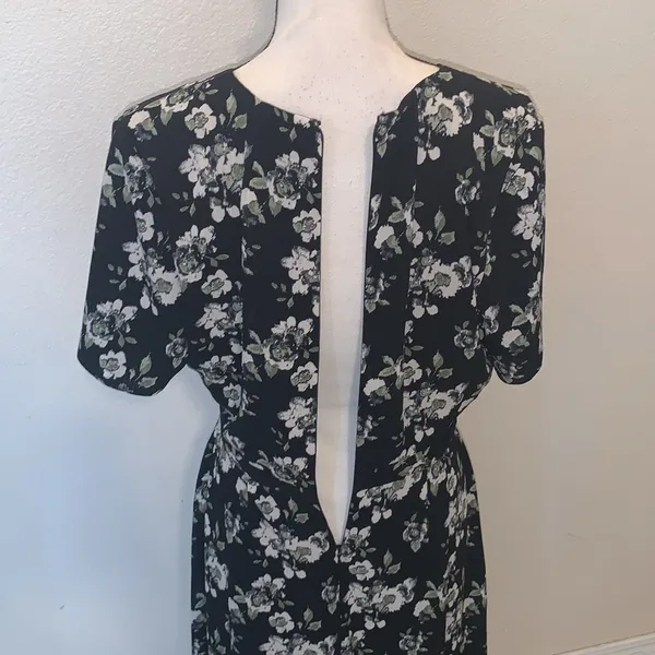 Downeast black grey floral criss cross v-neck maxi dress - Image 8