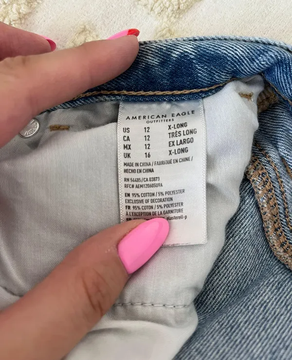 Outfitters Mom Jeans - Image 5