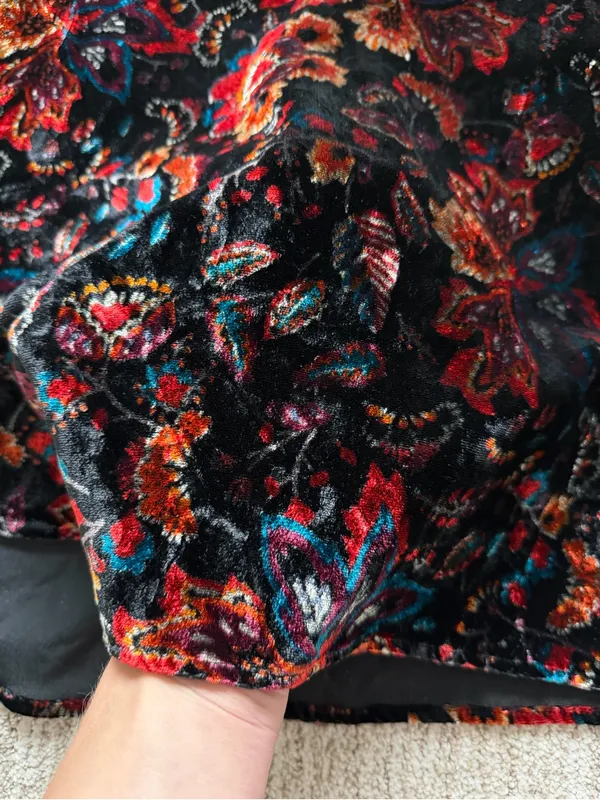 LOFT Black Multi Floral Velvet Ruffle Cap-Sleeve Blouse - Image 5