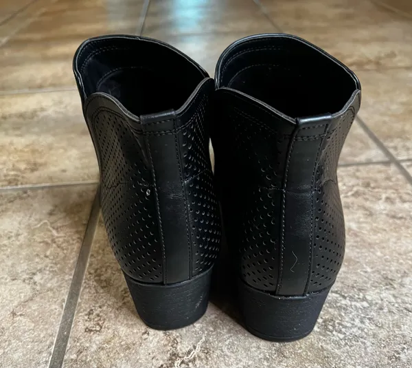 Women’s Madden Girl 9.5 M Black Short Boots. Worn once. No visible ware - Image 3