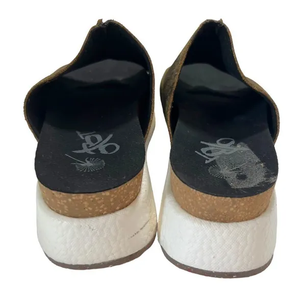 OTBT wayside savanna camo leather platform slides - Image 6