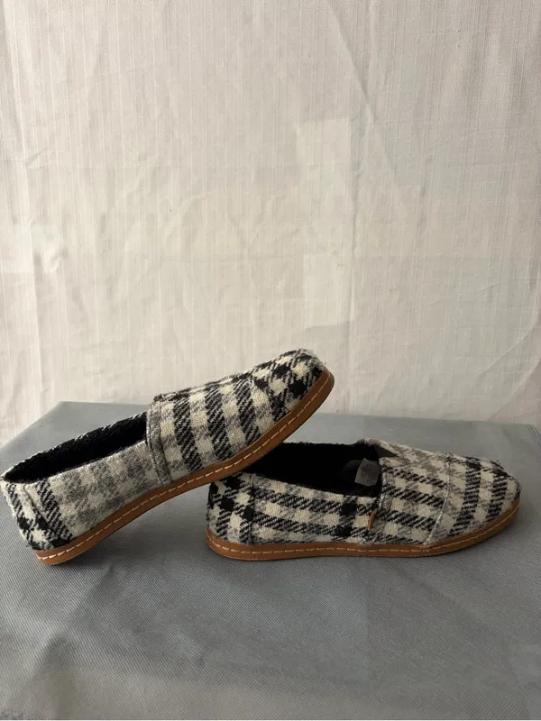 TOMS Women’s Size W9 Black White Plaid Houndstooth Slip On Shoes( B171) - Image 5