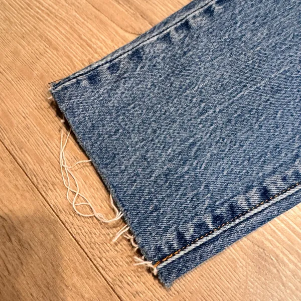Levis Big E Wedgie Fit Jeans‎ Distressed Raw Hem Denim Size 24 Straight - Image 7