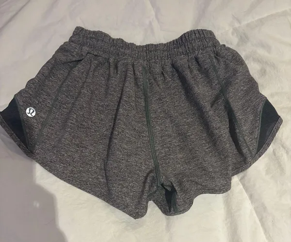 Lululemon Shorts Hotty Hot 2.5" Low-Rise - Image 2