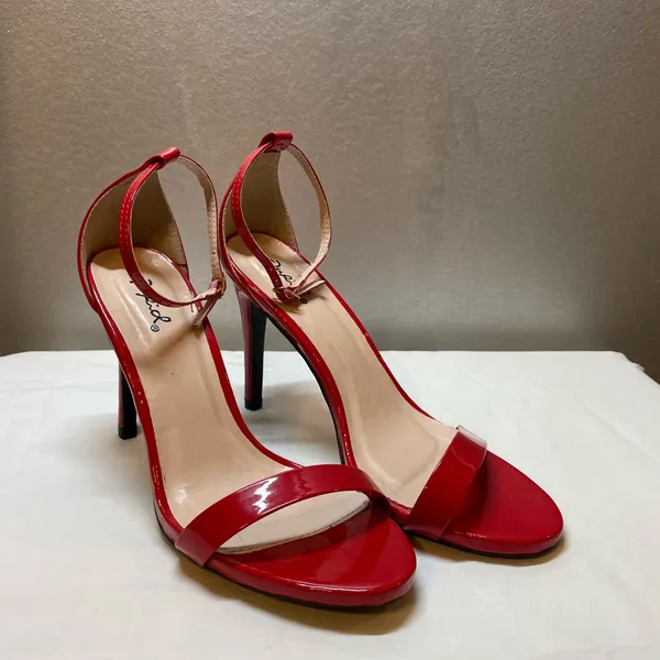 QUPID - Red Faux Patent Leather Ankle Strap Strappy Heels - Size 8 - Image 3