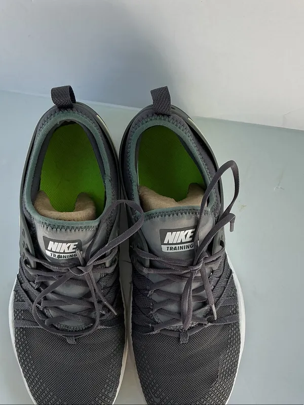 Nike Women's Black and White Sneakers with Green Inner Lining - Image 6