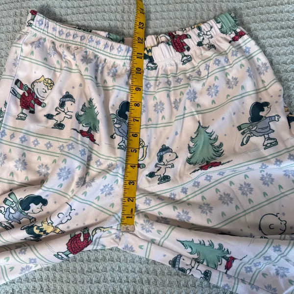 NWT Peanuts Pajama Set Womens Medium Snoopy Charlie Brown Lucy Sally Christmas - Image 12