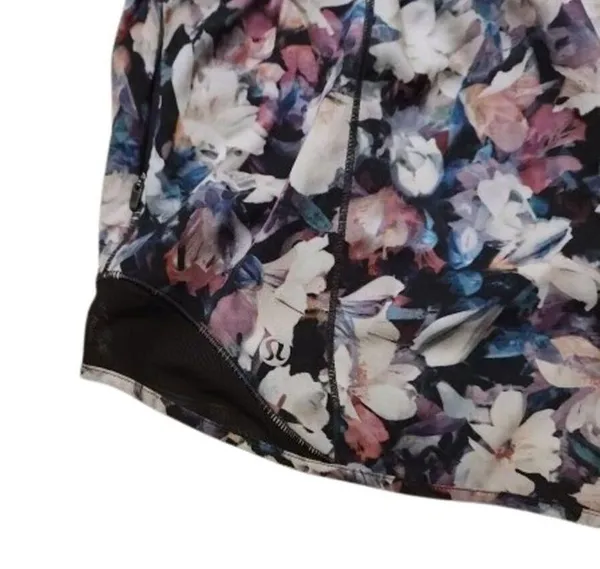 lululemon athletica Hotty Hot Short II *2.5" - Image 4