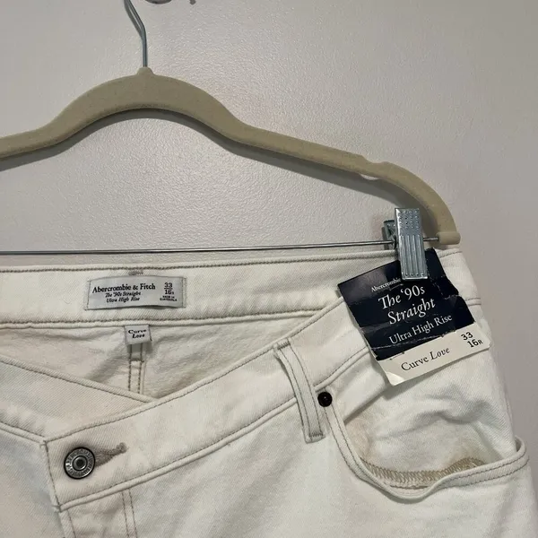 Abercrombie & Fitch NWT The 90s Straight Leg Ultra High Rise Curve‎ Love Jeans - Image 2
