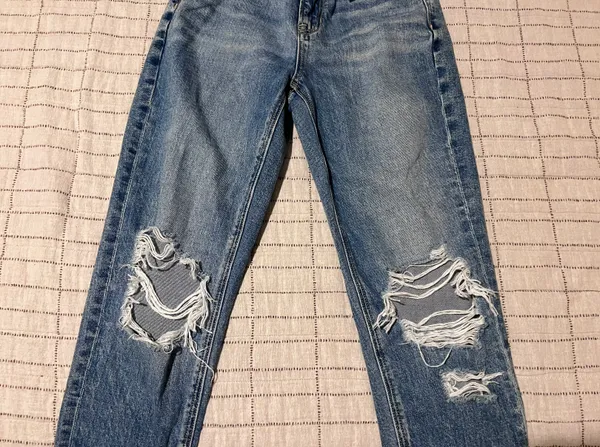 American Eagle Mom Jeans - Image 3