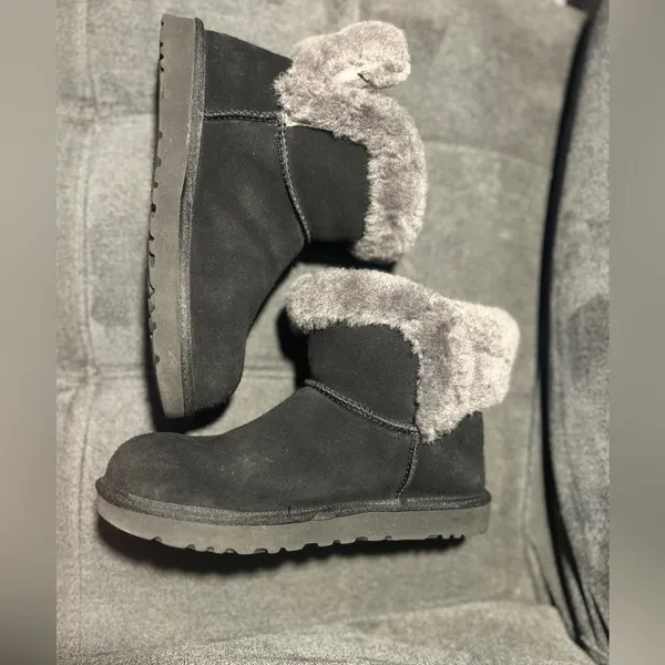 UGG Women's Saniya Mini Boots Black Suede Sheepskin Collar Size 9 1153512 - Image 5