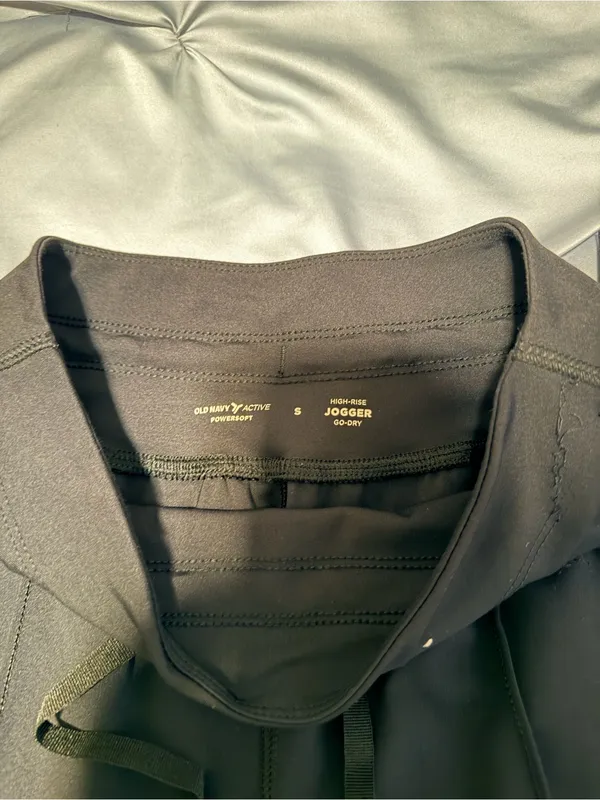 Old Navy Black High-Rise Active Jogger Pants - Image 2