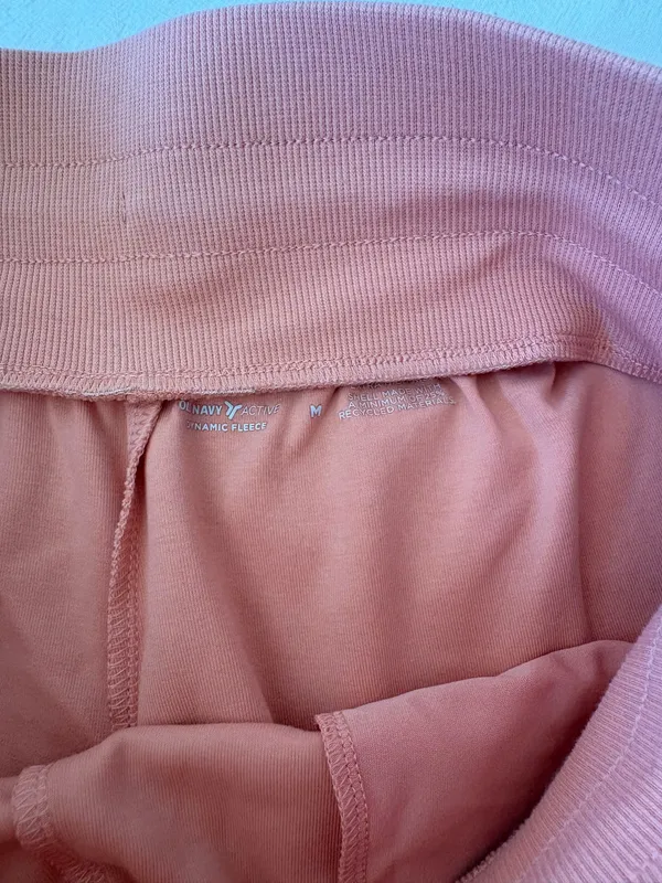 Old Navy Women’s Relaxed Dynamic Fleece Short - Image 3