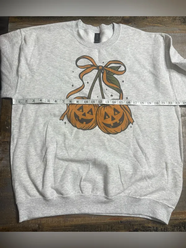 Gildan Ash Gray Crewneck Sweatshirt with Pumpkin Graphic - Image 6