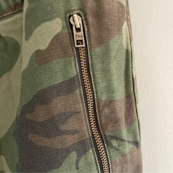 Aritzia Women’s tna new camo Alix pant size small - Image 5