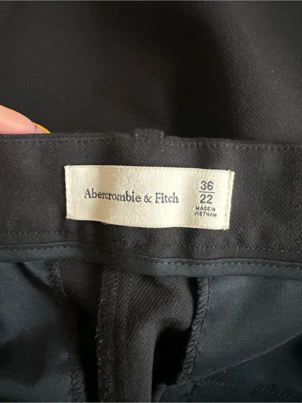 Abercrombie & Fitch Sloane Tailored Shorts - Image 4