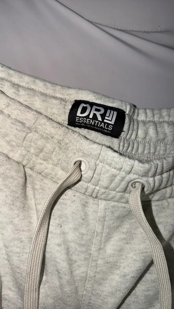 Essential sweatpants - Image 4