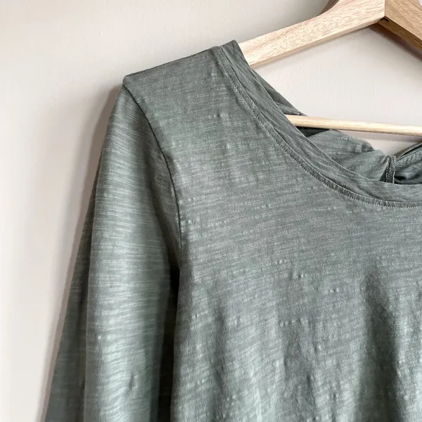 Pact organic cotton sage green long sleeved top women's size M open‎ back detail - Image 2