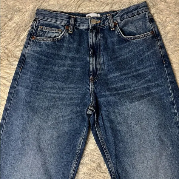 Zara‎ Blue Medium Wash Women’s Wide Leg Raw Hem Jeans Size 8 - Image 11