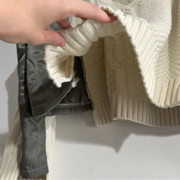 POL Cream Cable-Knit V-Neck Sweater with Olive Sleeve Panels - Image 7