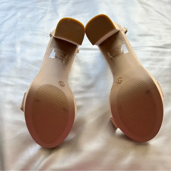 Elegant Tan Block Heel Sandals Size 7.5 - Image 5
