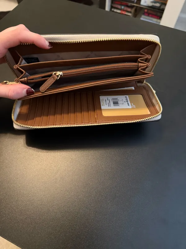 NWT Michael Kors Wallet - Image 4