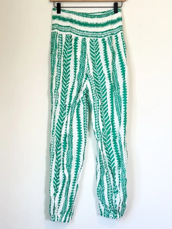 NWT Cupshe Green Geo Smocked Waist Tapered Leg Pants - Size: Small - Image 2
