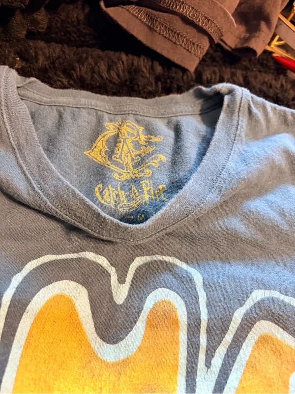 Vintage-Style 'One Love' Graphic Tee in Light Blue with Yellow & Green Print - Image 4