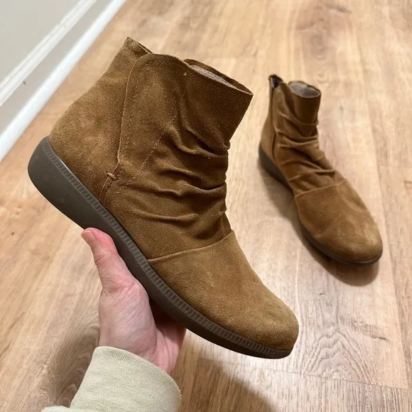 MUNRO | Women's‎ Scout Brown Suede Ruched Ankle Boots - Image 2