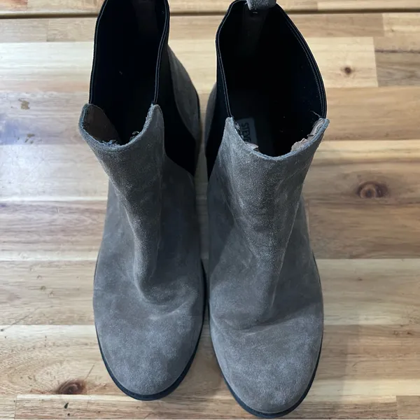 Steve Madden GRROUPlE Taupe Suede Chelsea Boots - Image 8