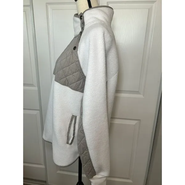 Abercrombie & Fitch Asymmetrical Snap-Up Fleece,‎ Ivory/Beige, Size Medium - Image 2