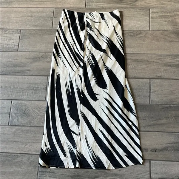 Meshki Asymmetrical Black and White Maxi Skirt - Image 3