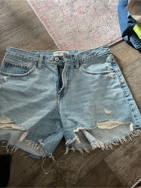 Abercrombie Light Blue Distressed Denim Shorts the baggy low rise - Image 2