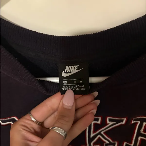 Nike crewneck sweatshirt - Image 2