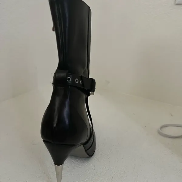 L’idea by Lori Women’s black leather ankle boots Size 38 - Image 7