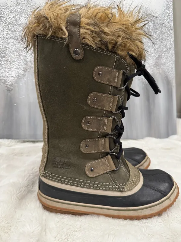 SOREL Women’s Joan Of Arctic Winter Boots Green and Black size 8 - Image 5