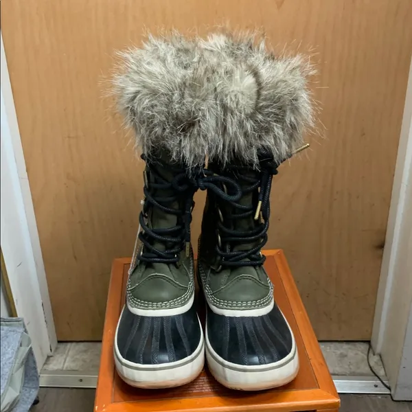Sorel Black/ Olive Green Suede Winter Mid-Calf Boots. Size-7.5 Arctic Explorer - Image 5