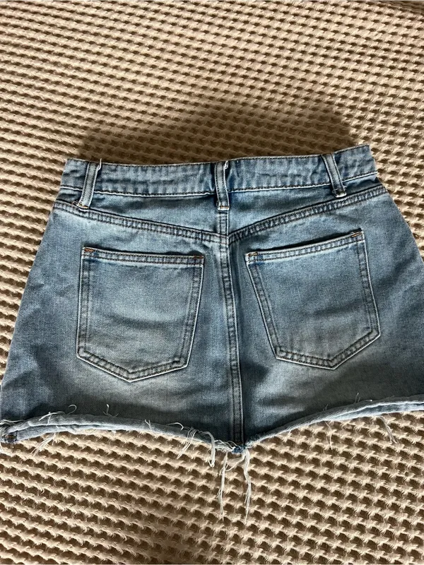 SHEIN Light Blue Denim Mini Skirt with Frayed Hem - Image 2