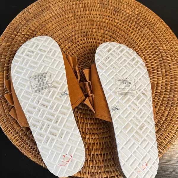 American Eagle Ruffle Slide‎ Sandals Cognac Brown Faux Suede Cork Midsole Size 6 - Image 8