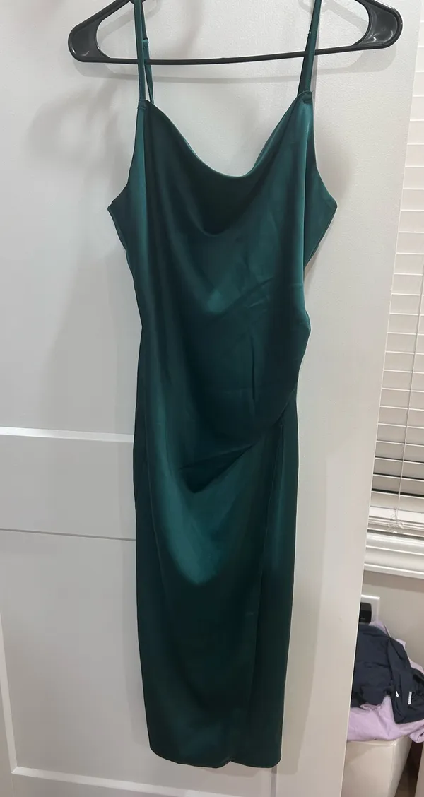 Emerald Green Lulus Dress Midi - Image 3