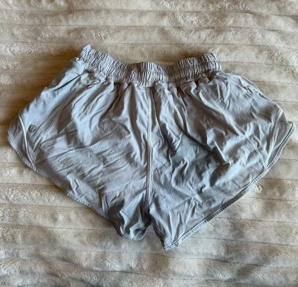 Lululemon Hotty Hot Shorts 2.5" White Low-Rise - Image 2