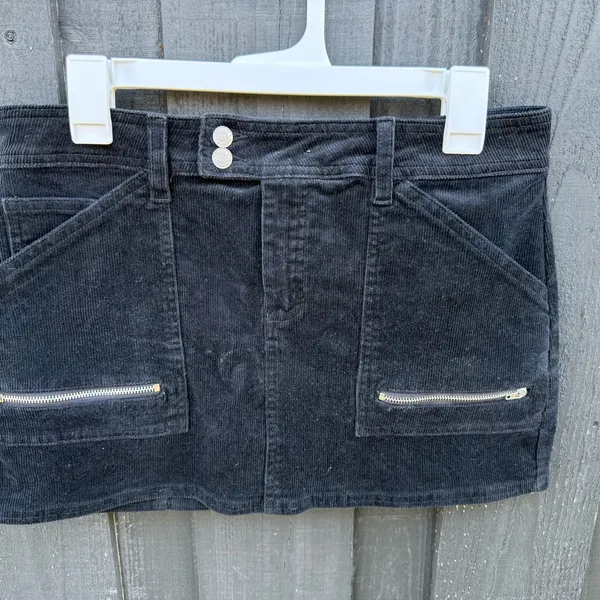 NWT Forever 21 Corduroy Mini Skirt in Black Sz L - Image 2