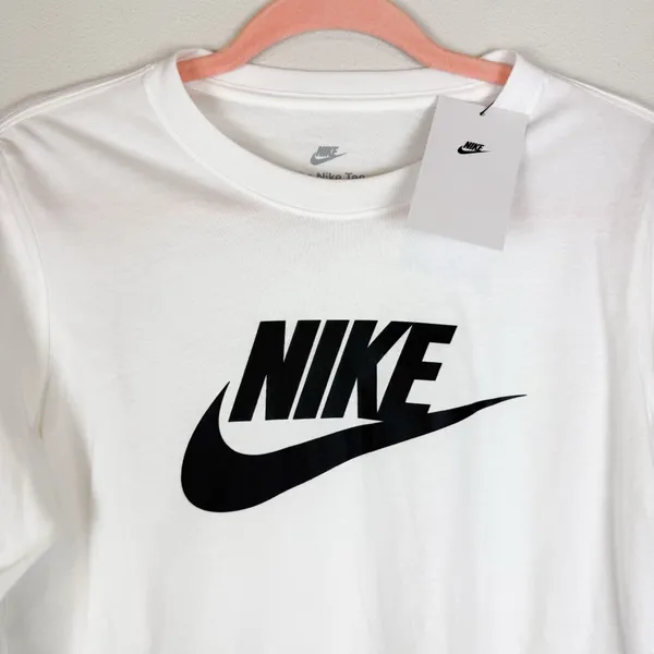NWT Nike Women’s White Long Sleeve Spellout Tee T-Shirt Size‎ Medium - Image 3