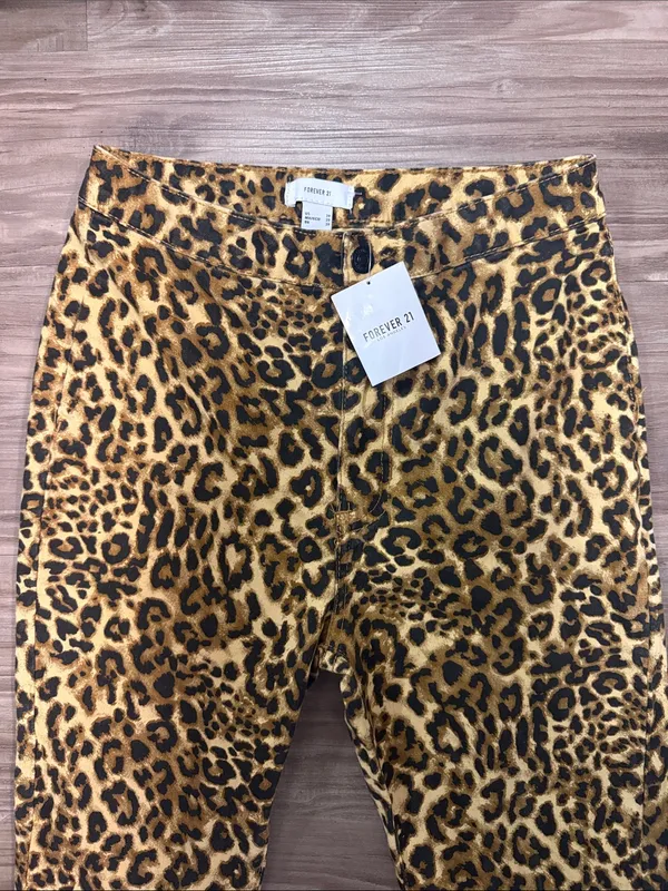 Forever 21 Leopard Flare Jeans 29 Fits 27x32 NWT Bell Bottom Animal Print - Image 3