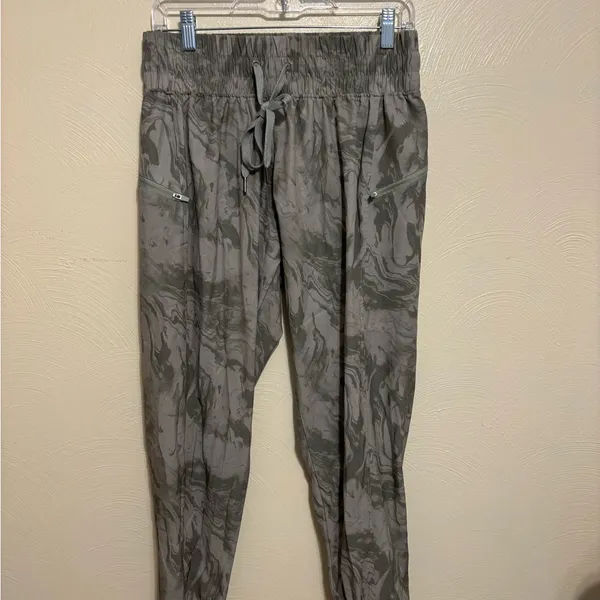 Cali Sport Gray Marble Print Joggers Size M Zip Pocket Athleisure Pants - Image 2