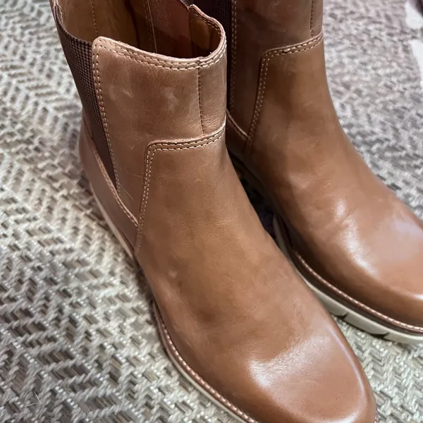 Bernardo Sutton Chelsea Boot Womens Sz 9 - Image 2