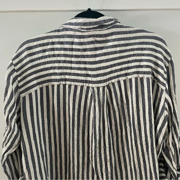 Jane and Delancey Blouse,Striped Size Large. Roll up sleeve button option! - Image 10