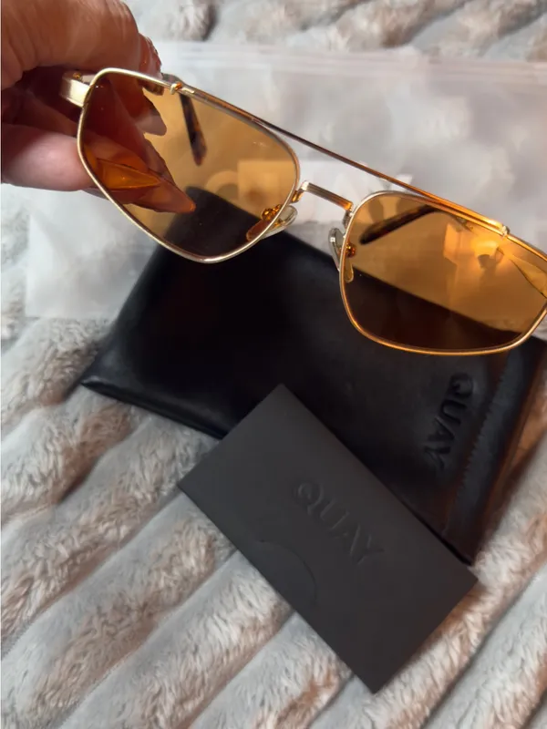 Quay “ Pit Stop” Sunglasses Brushed Gold Frame / Honey Lens - Image 8