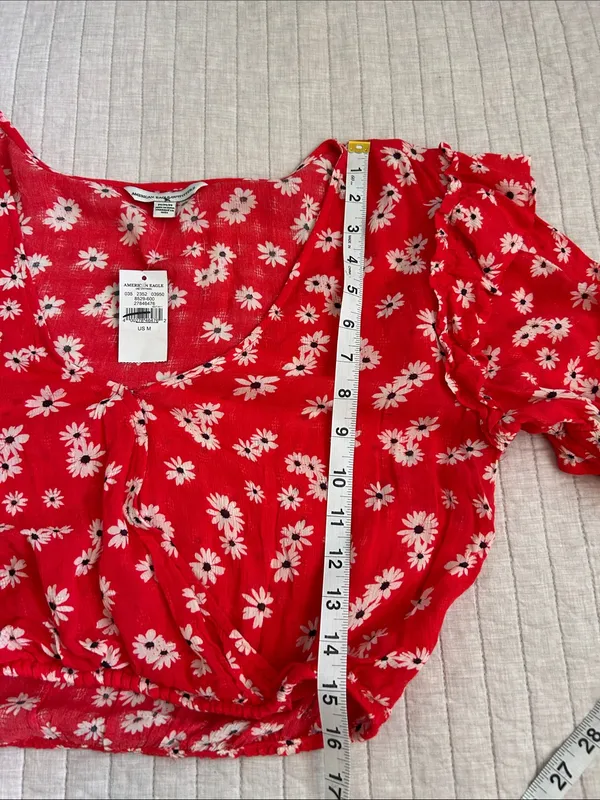 American Eagle red floral crop V faux wrap, ruffle short sleeve BoHo blouse M - Image 7
