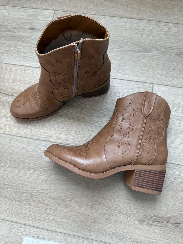 PIZZ ANNU Women’s Western Ankle Boot - Image 2